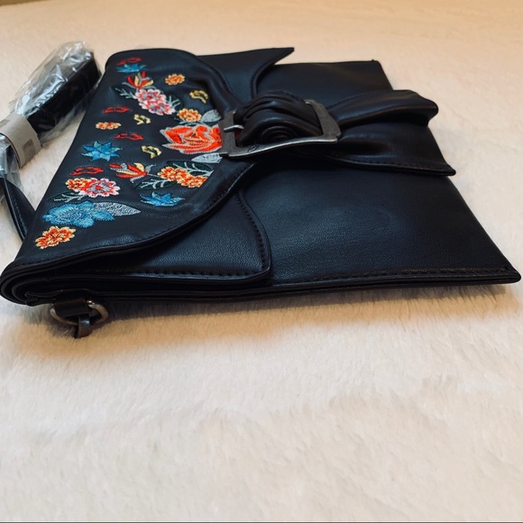 Bags 2 for $15! Lola embroidered clutch NWT - Picture 3 of 8